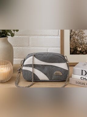 Dior Parfums Vintage Cosmetic Bag GWP item